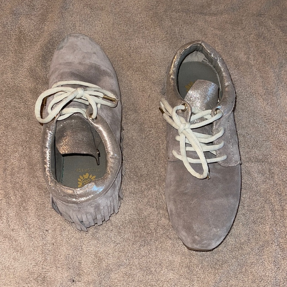 Yellow box brand shoes. Size 7. Tan and sparkly shoes.